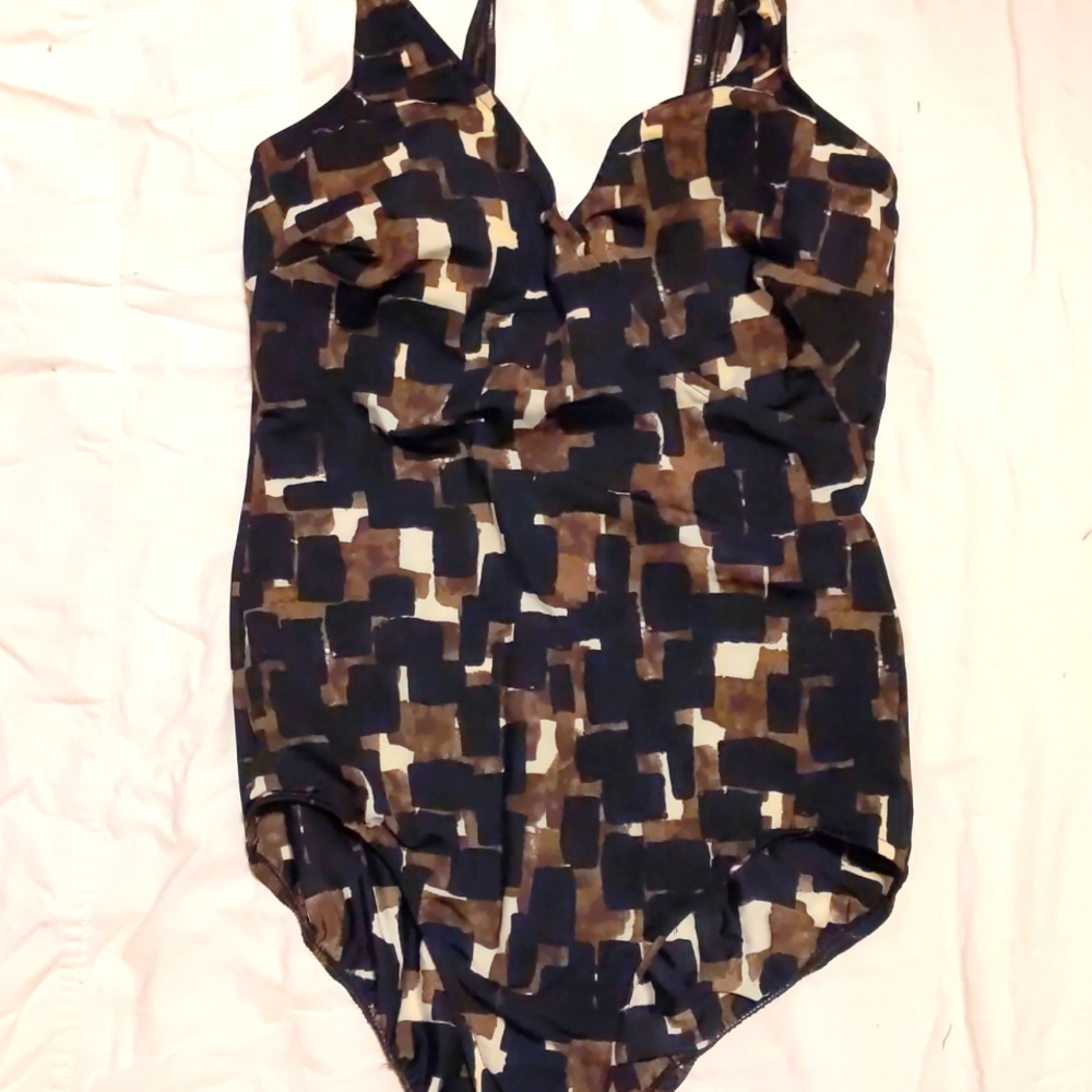 1 piece swimsuit, magic suit, sz 16